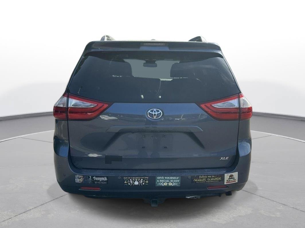 Used 2015 Toyota Sienna XLE Premium FWD image 7