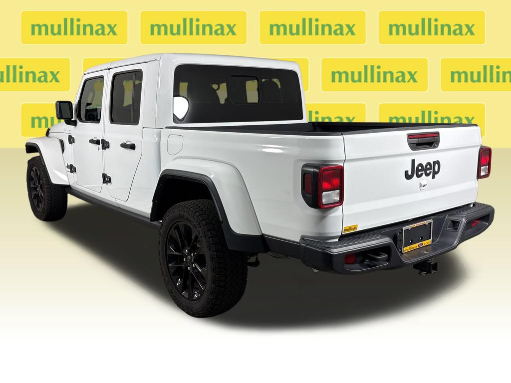 Used 2025 Jeep Gladiator Sport AWD/4WD image 9