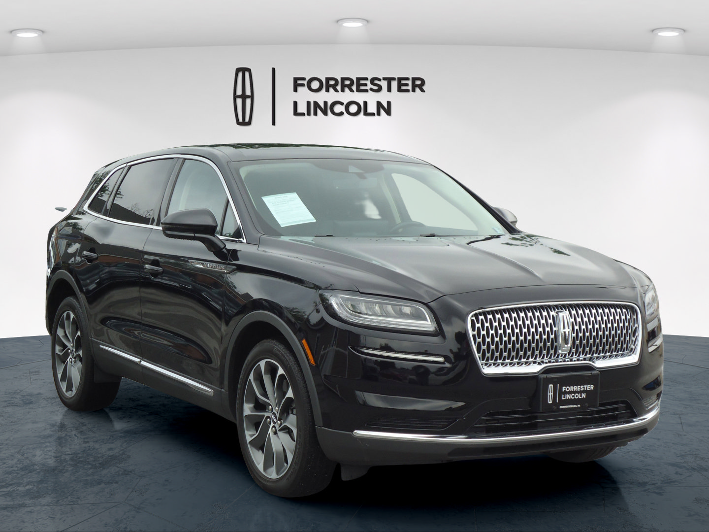 Used 2023 Lincoln Nautilus Reserve w/ Class II Trailer Tow Package AWD/4WD image 1