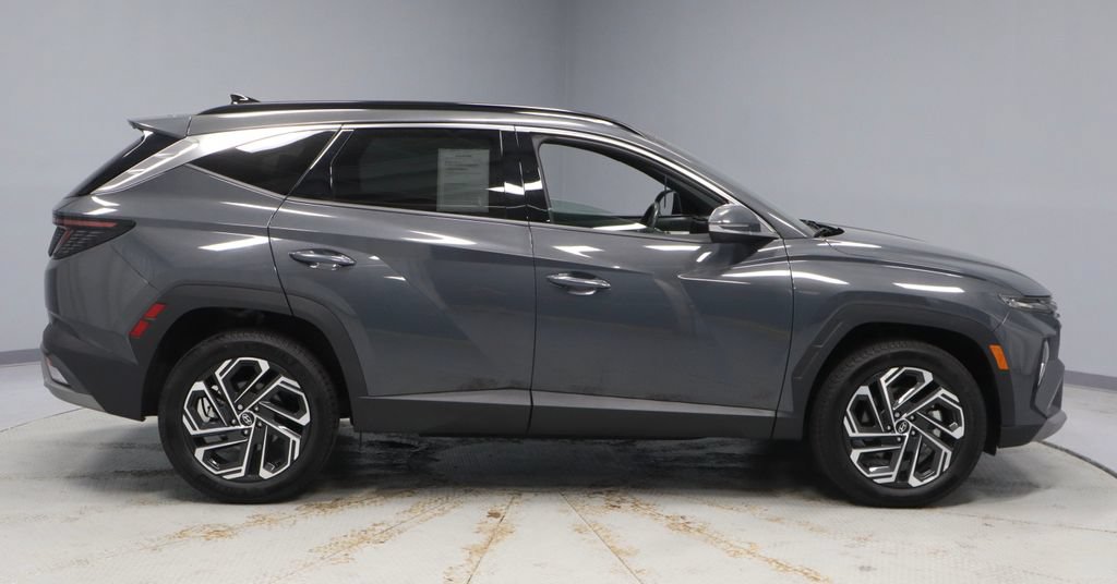 Certified 2025 Hyundai Tucson Limited AWD/4WD image 16