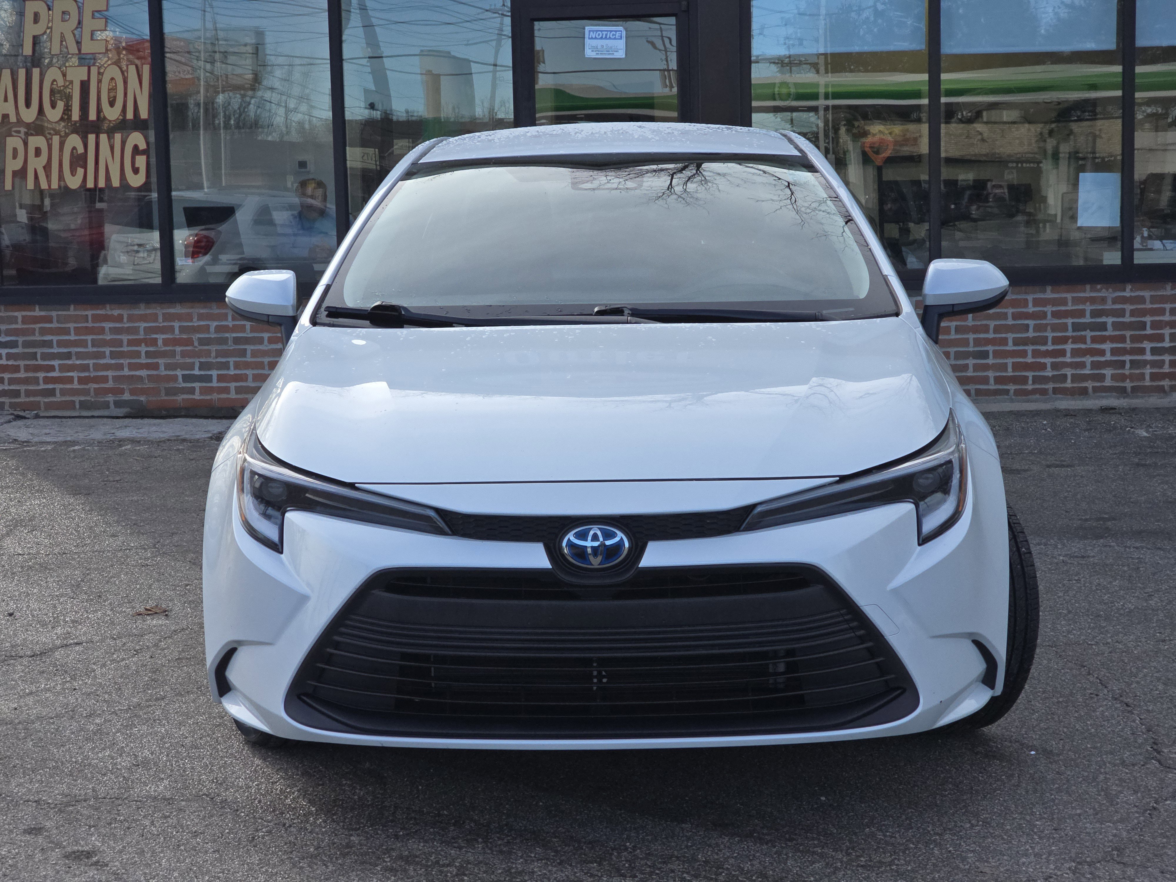 Used 2024 Toyota Corolla LE image 2
