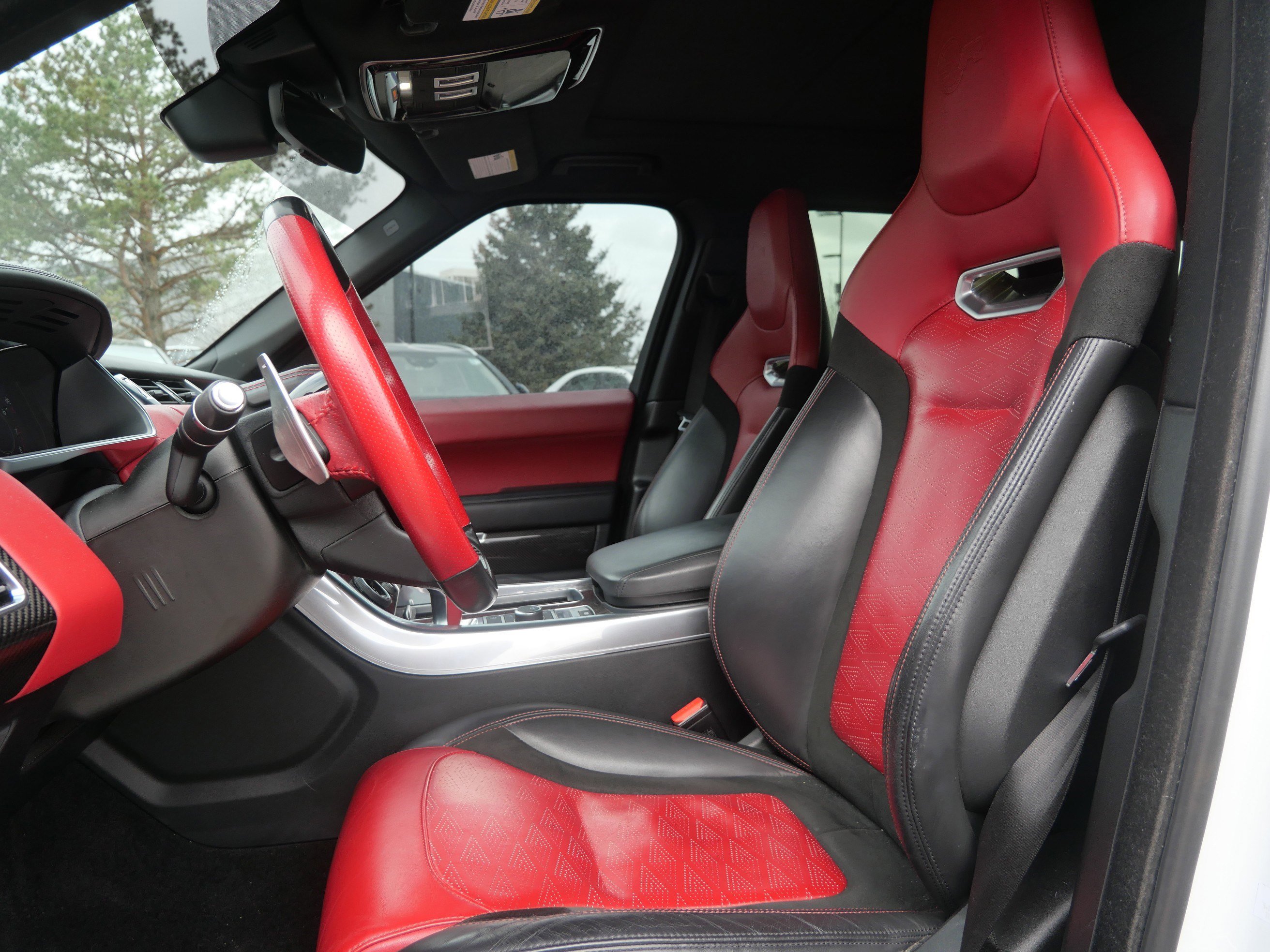 Used 2020 Land Rover Range Rover Sport SVR image 12