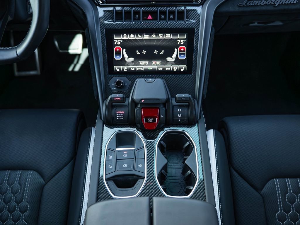 Used 2023 Lamborghini Urus Performante AWD/4WD image 35