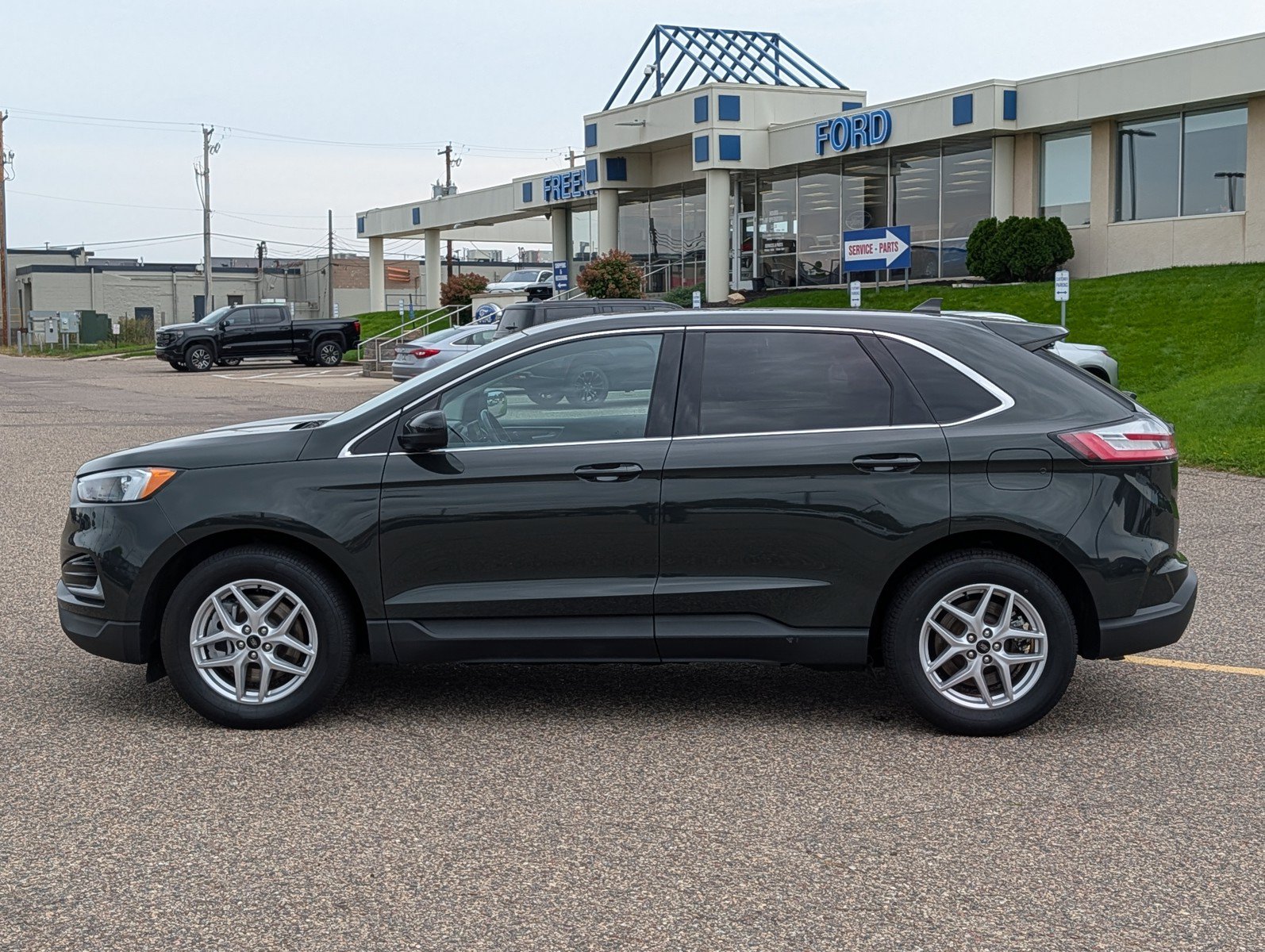 Used 2024 Ford Edge SEL AWD/4WD image 2
