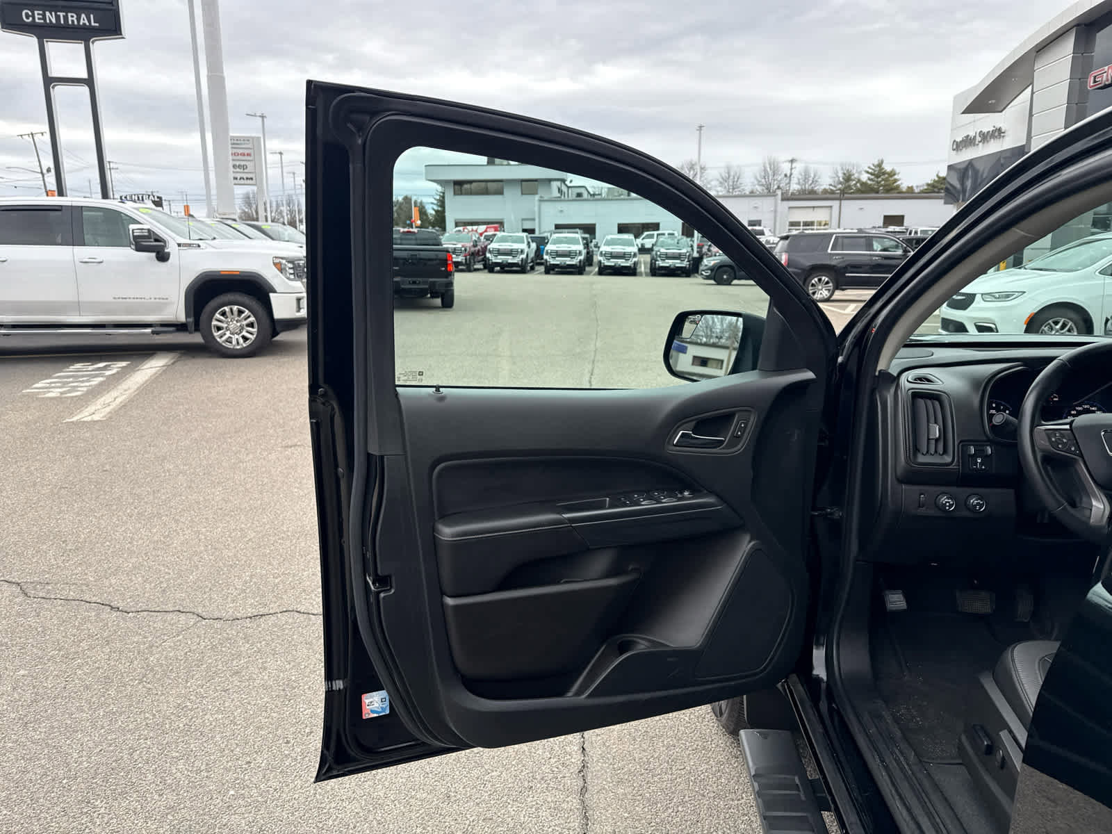 Certified 2022 GMC Canyon AT4 image 11