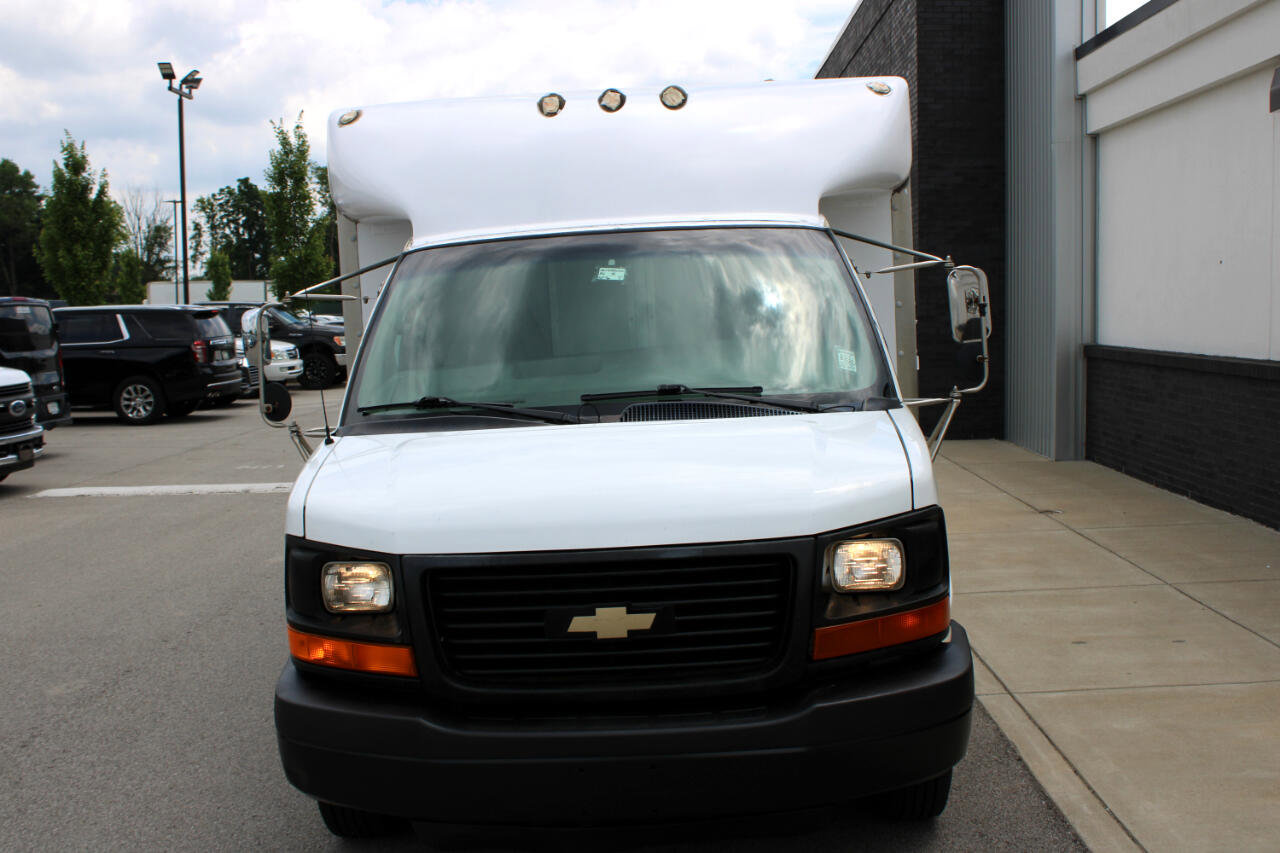 Used 2004 Chevrolet Express 3500 image 2