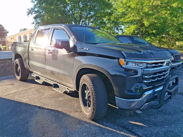 Used 2022 Chevrolet Silverado 1500 LTZ w/ Technology Package AWD/4WD image 3