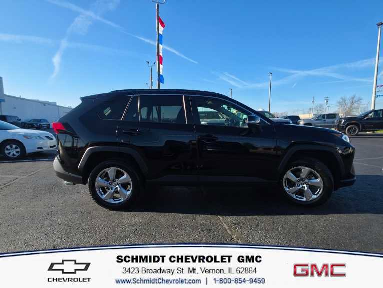 Used 2021 Toyota RAV4 XLE Premium image 4
