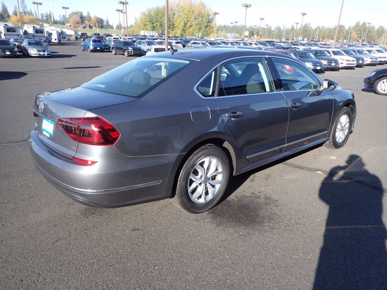 Used 2017 Volkswagen Passat 1.8T S FWD image 5
