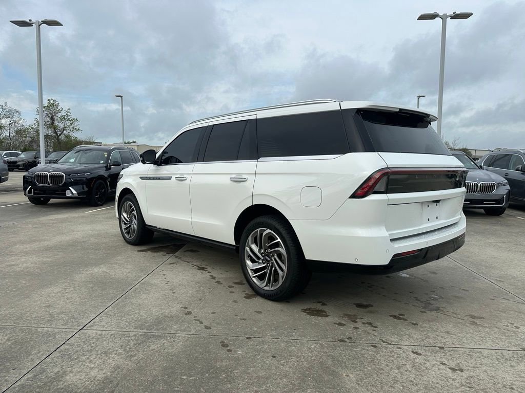 Used 2025 Lincoln Navigator Reserve image 9