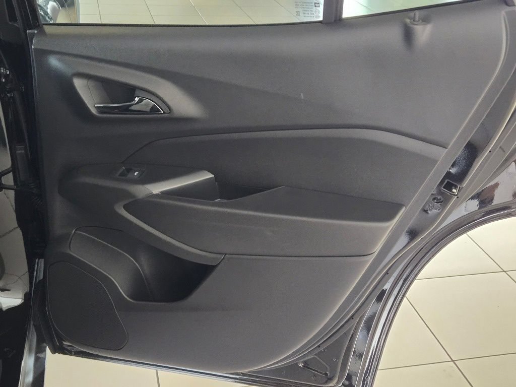 New 2026 Chevrolet Trax LS w/ LS Convenience Package FWD image 7