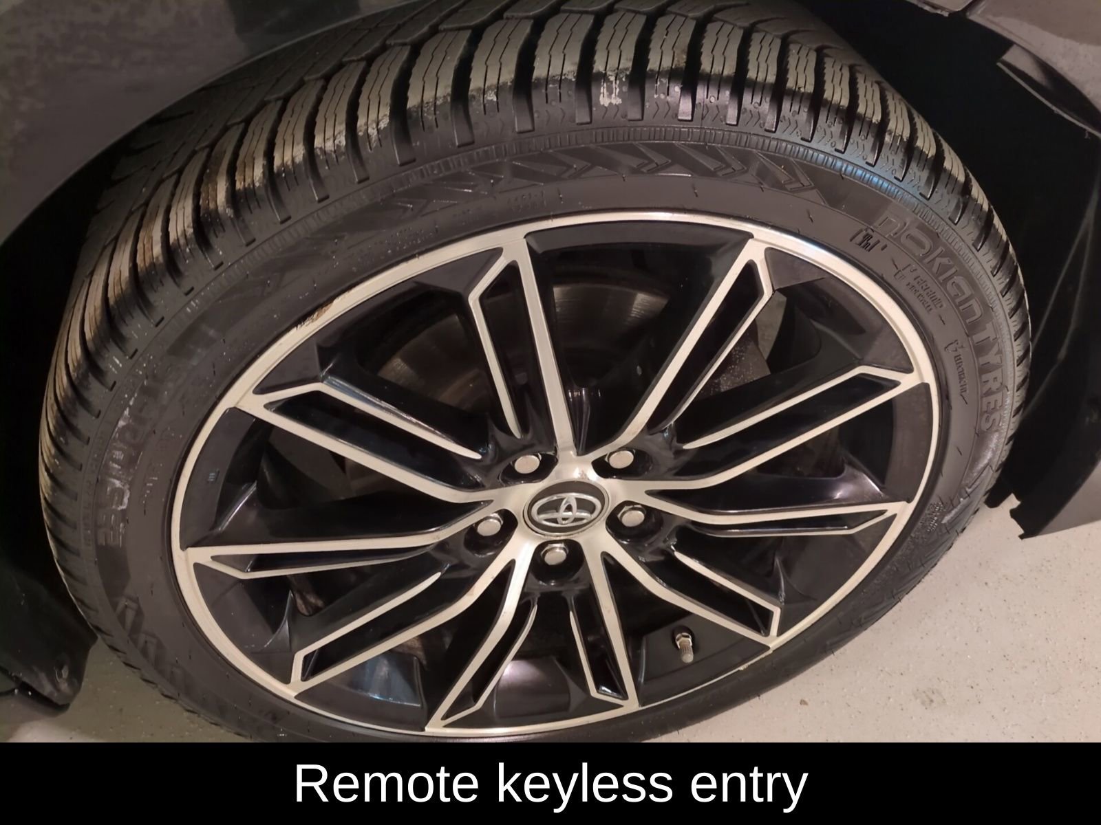 Used 2019 Toyota Avalon XSE video 2