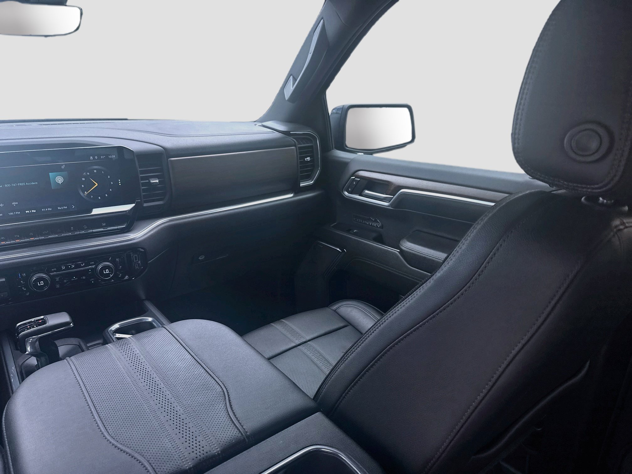 Used 2024 Chevrolet Silverado 1500 High Country w/ Midnight Edition AWD/4WD image 19