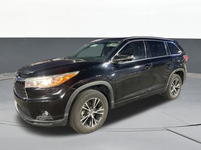 Used 2016 Toyota Highlander XLE image 3