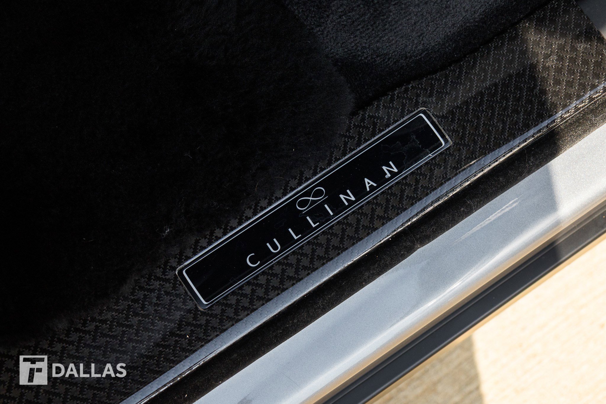 Used 2022 Rolls-Royce Cullinan Black Badge w/ Dark Exterior Package image 31