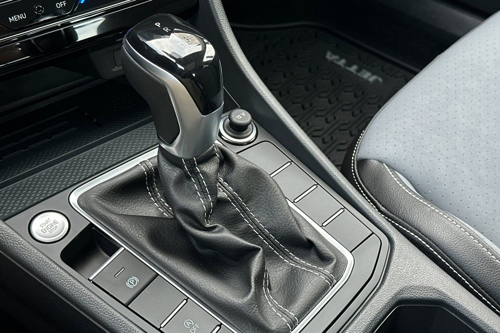 New 2026 Volkswagen Jetta SE FWD image 18