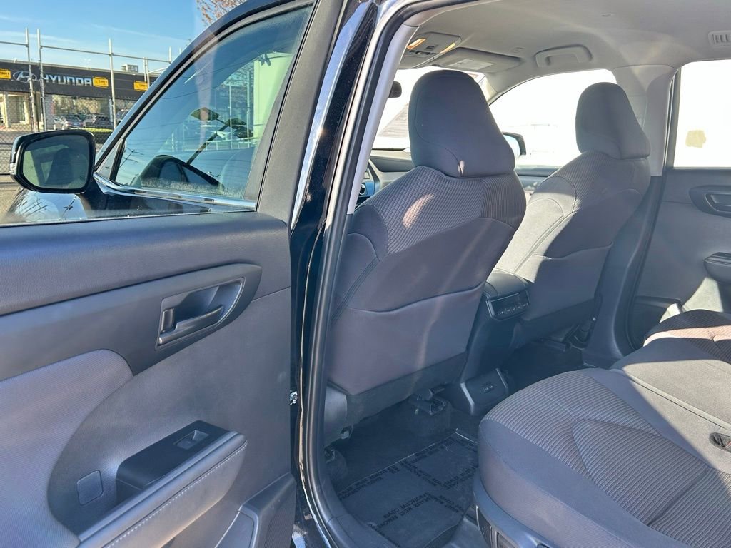 Certified 2025 Toyota Highlander LE image 11