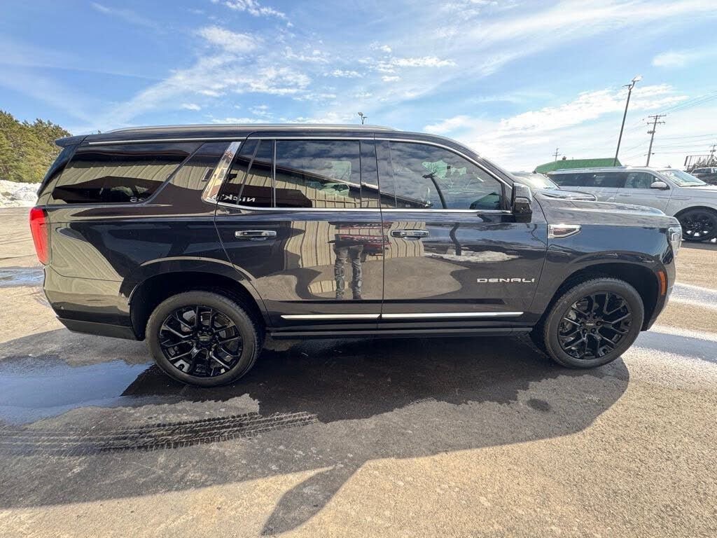 Used 2025 GMC Yukon Denali w/ Sun & Power Step Package image 7