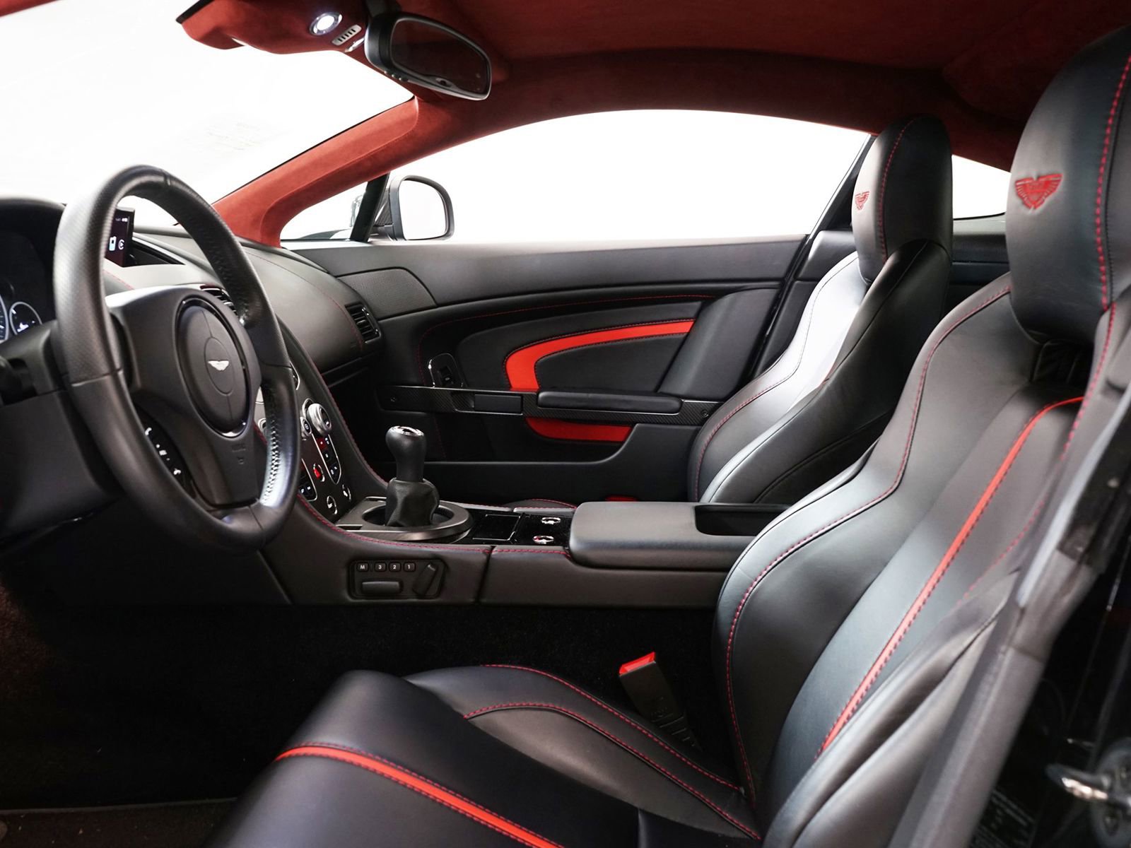 Used 2017 Aston Martin V12 Vantage S image 23