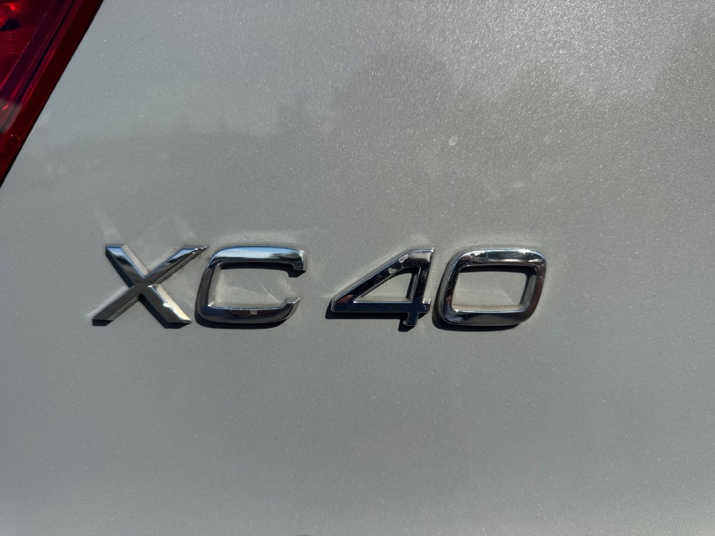 Certified 2024 Volvo XC40 B5 Ultimate w/ Climate Package AWD/4WD image 10