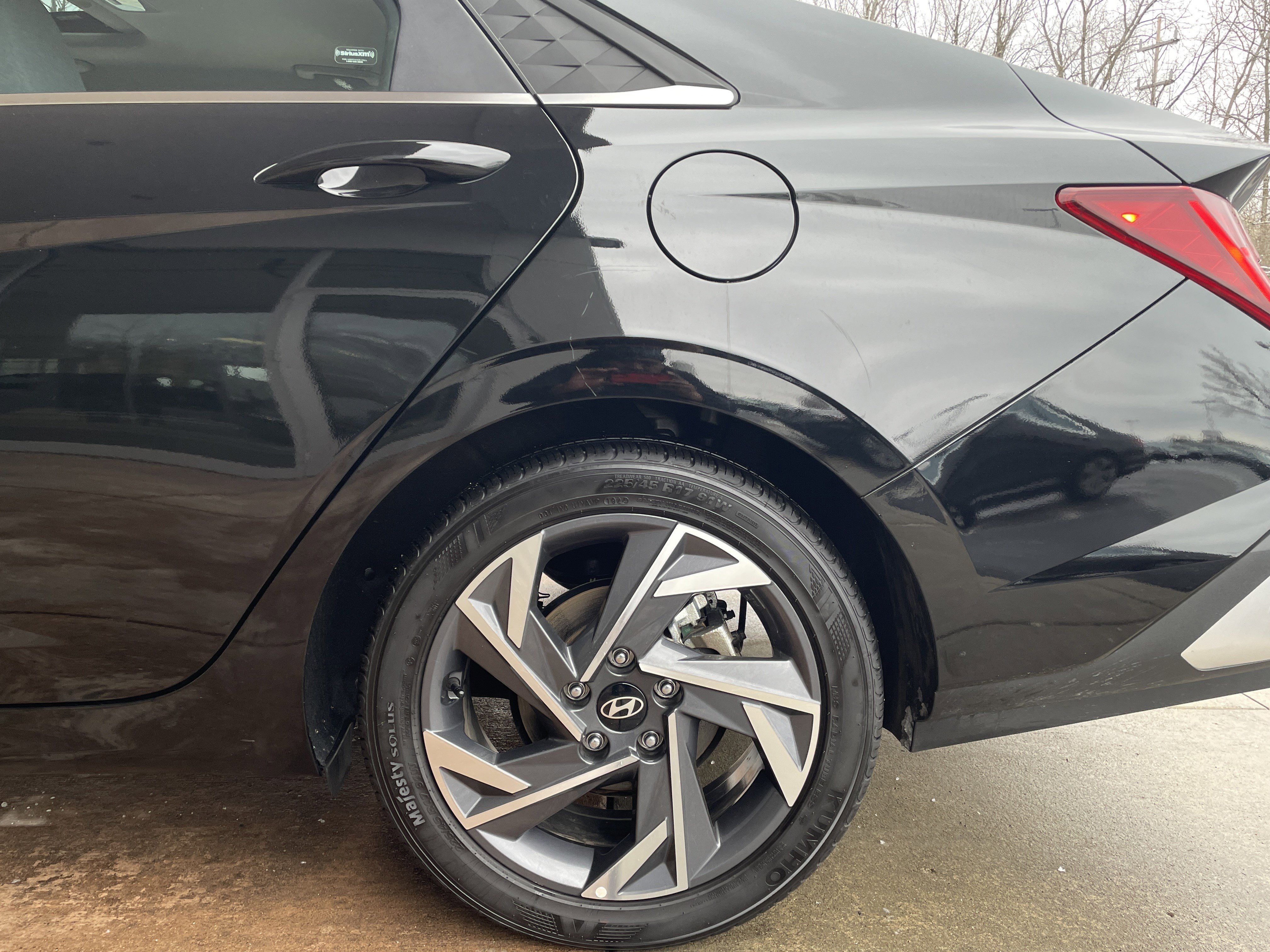 Used 2024 Hyundai Elantra Limited image 23