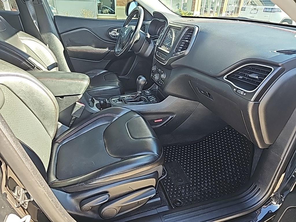 Certified 2019 Jeep Cherokee Trailhawk w/ Comfort/Convenience Group image 26