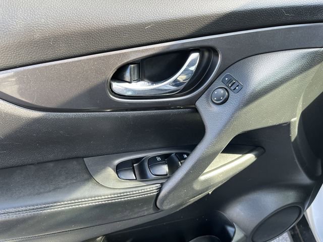 Used 2020 Nissan Rogue S w/ Special Edition Package image 17