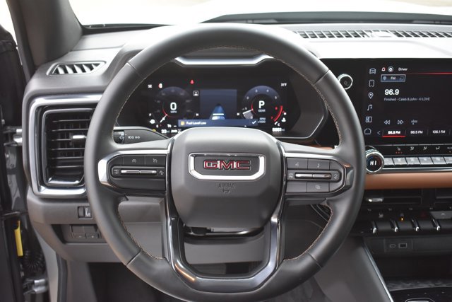 Used 2025 GMC Canyon AT4 image 18