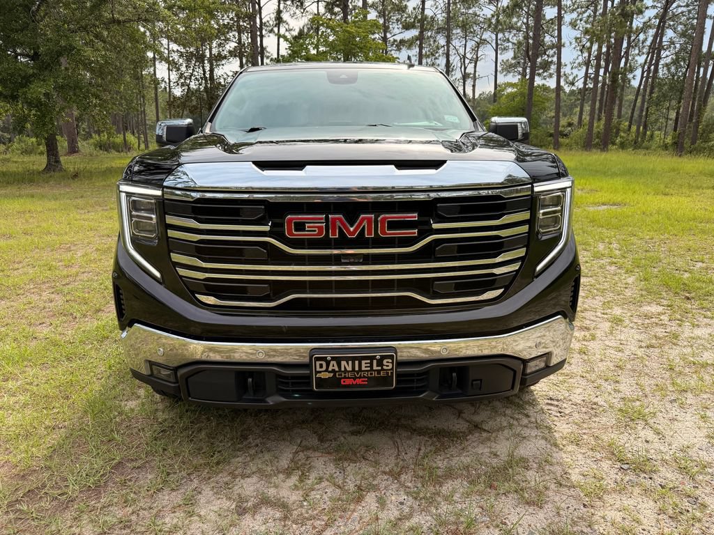 Used 2022 GMC Sierra 1500 SLT w/ SLT Premium Plus Package AWD/4WD image 8
