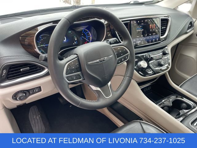 Used 2023 Chrysler Pacifica Limited image 10
