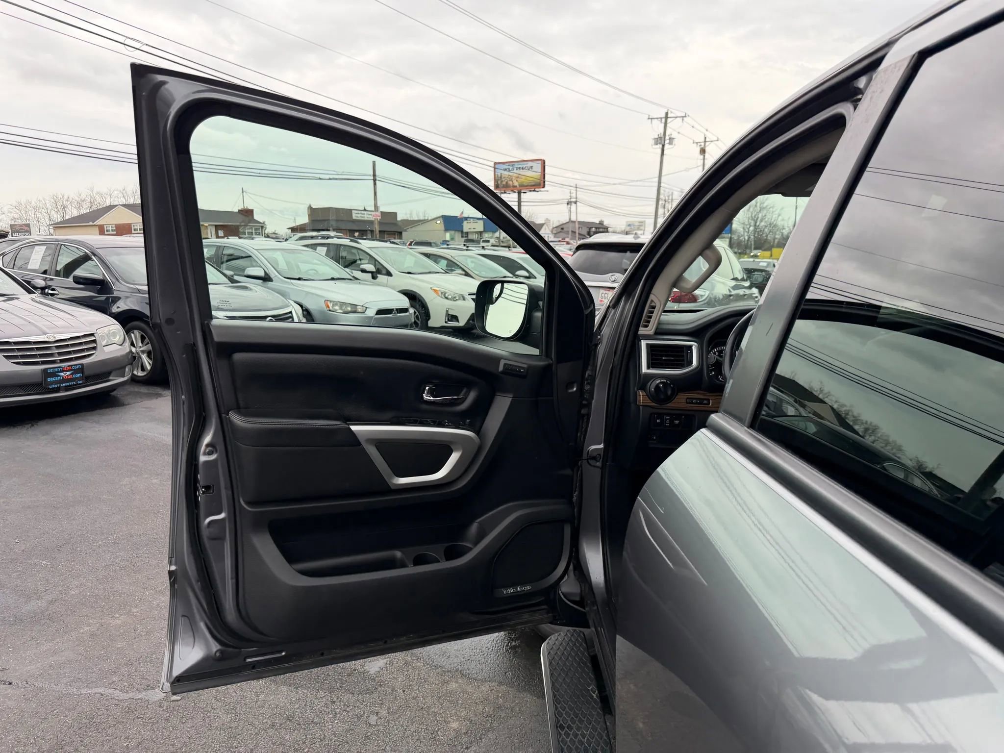 Used 2018 Nissan Titan SL AWD/4WD image 31