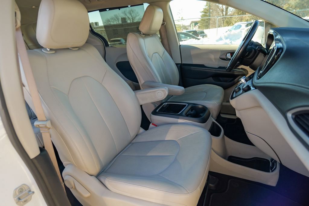 Used 2021 Chrysler Pacifica Touring-L AWD/4WD image 29