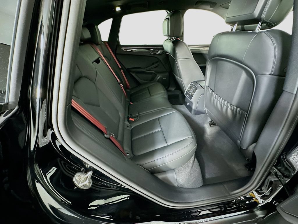 New 2026 Porsche Macan AWD/4WD image 28