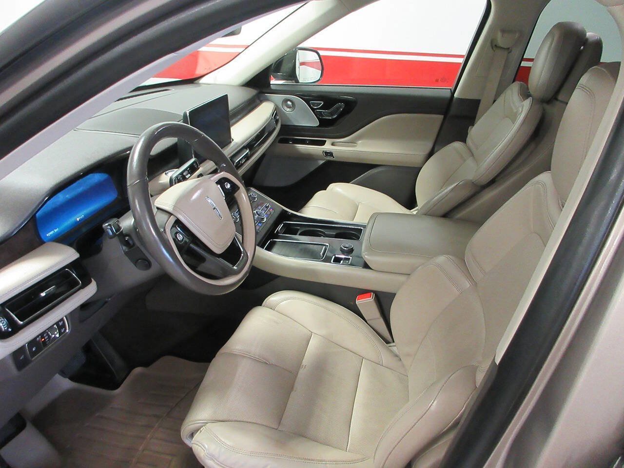 Used 2020 Lincoln Aviator Reserve w/ Equipment Group 202A AWD/4WD image 8