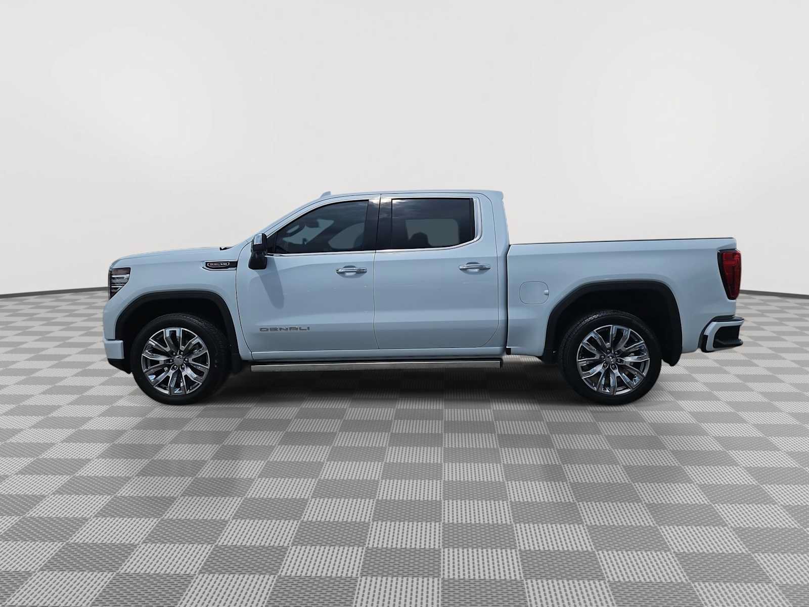 Certified 2026 GMC Sierra 1500 Denali w/ Denali Reserve Package AWD/4WD image 4