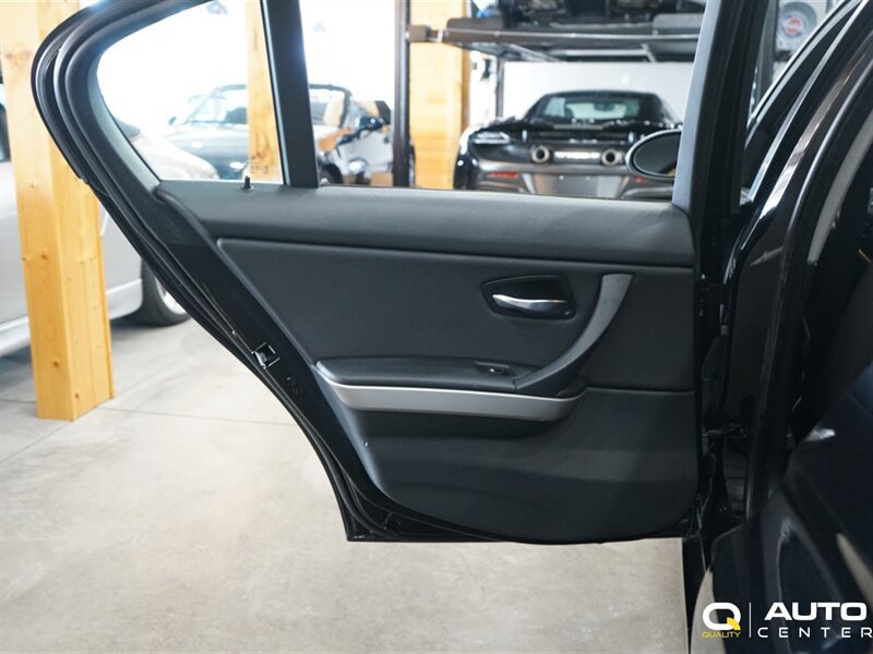 Used 2007 BMW 323i Sedan RWD image 17