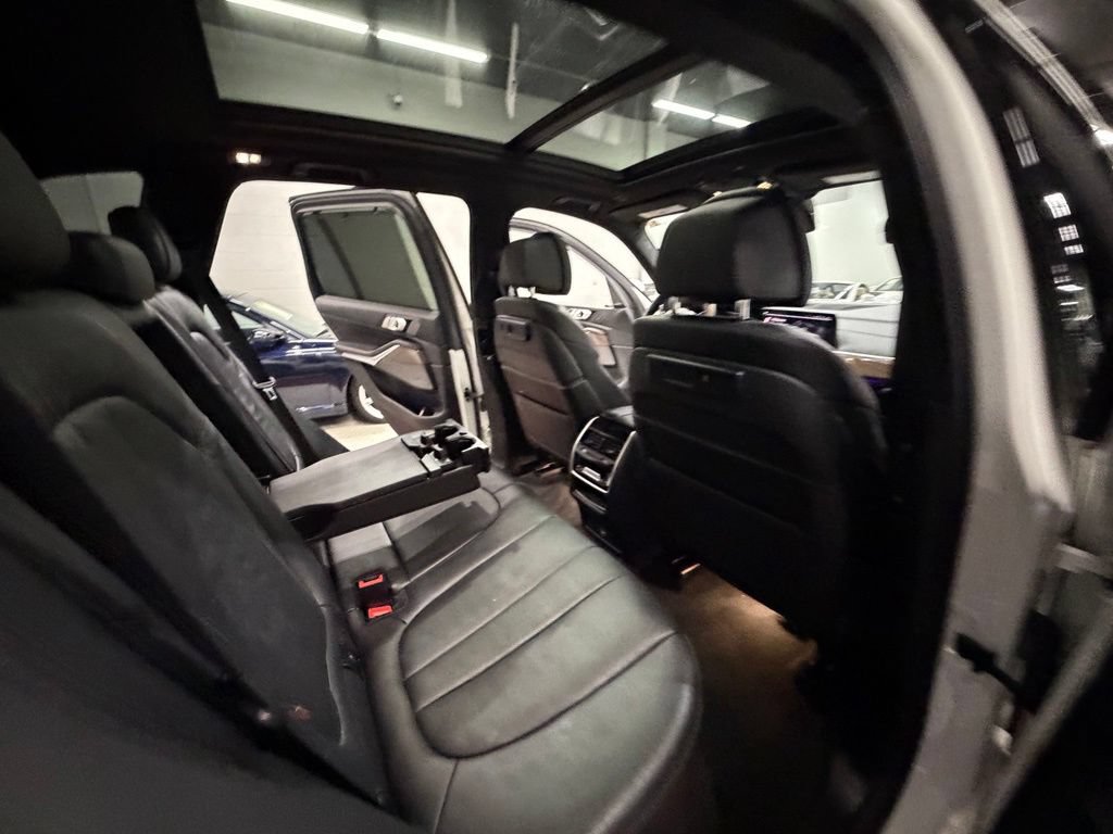 Used 2021 BMW X5 xDrive40i w/ M Sport Package AWD/4WD image 27