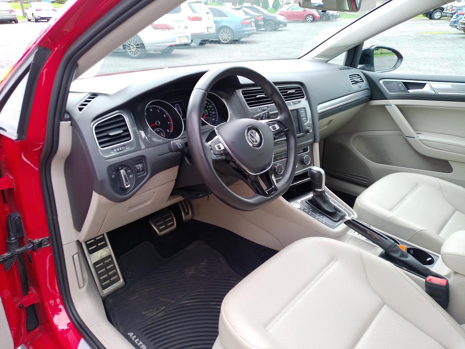 Used 2017 Volkswagen Golf Alltrack SE AWD/4WD image 13