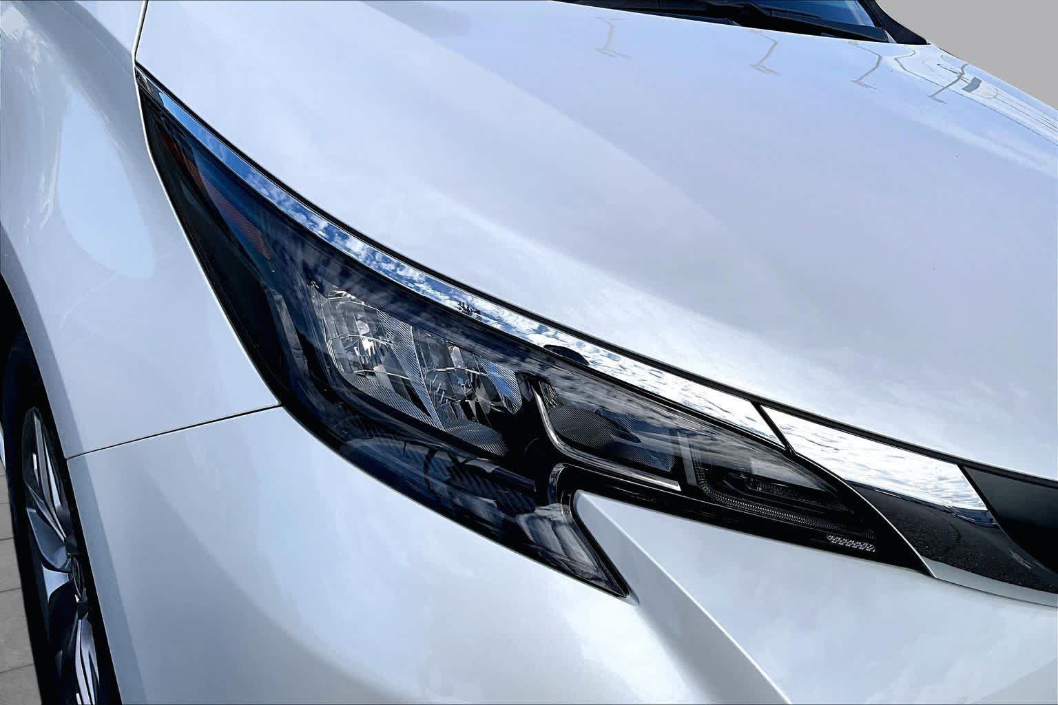 Used 2025 Toyota Sienna XLE FWD image 28