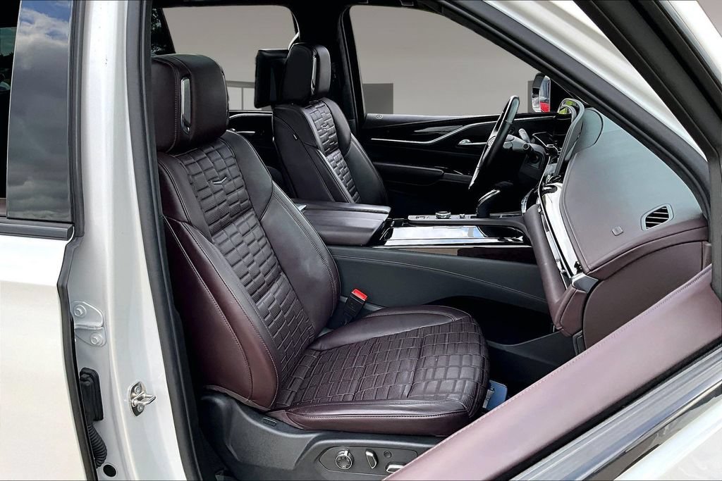Used 2023 Cadillac Escalade Sport Platinum w/ LPO, ONYX Package AWD/4WD image 7