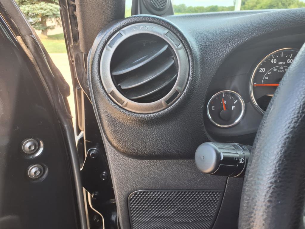 Used 2013 Jeep Wrangler Freedom Edition image 13