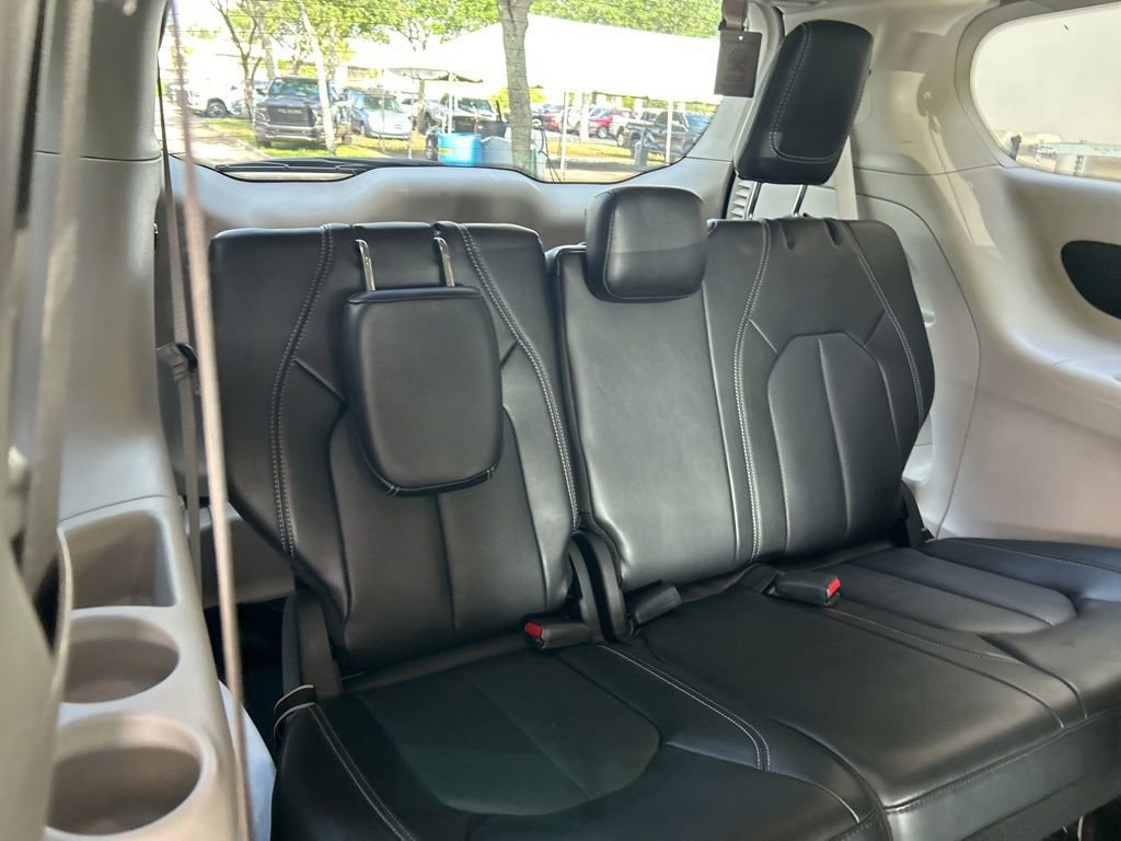 Used 2024 Chrysler Pacifica Touring-L FWD image 33