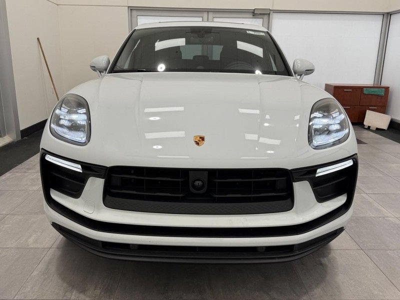 Used 2026 Porsche Macan AWD/4WD image 11