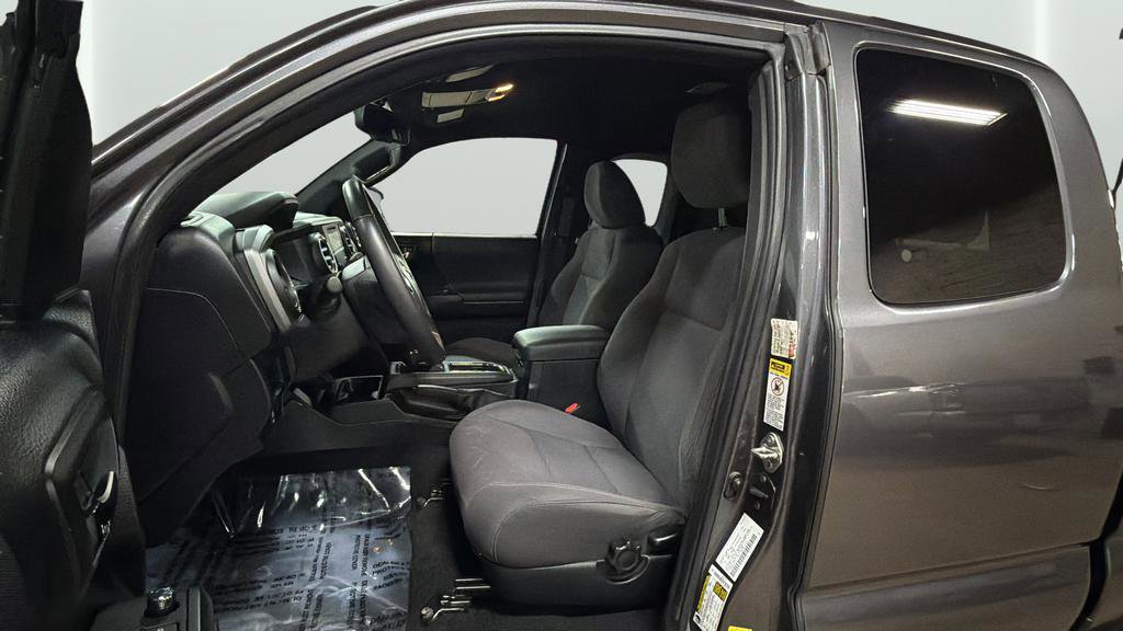 Used 2017 Toyota Tacoma TRD Sport w/ Tow Package (A/T) image 23