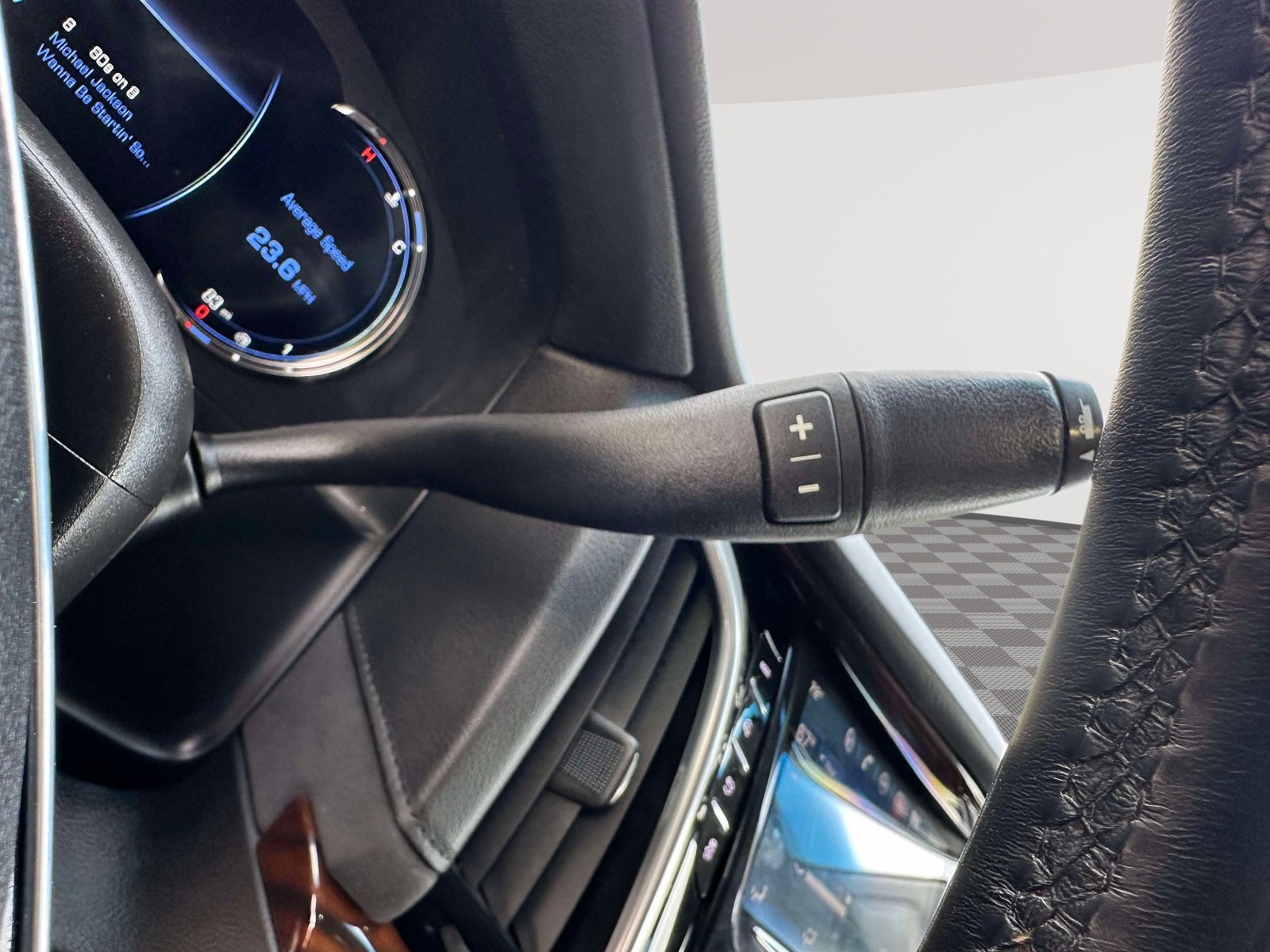 Used 2020 Cadillac Escalade ESV Premium Luxury AWD/4WD image 15