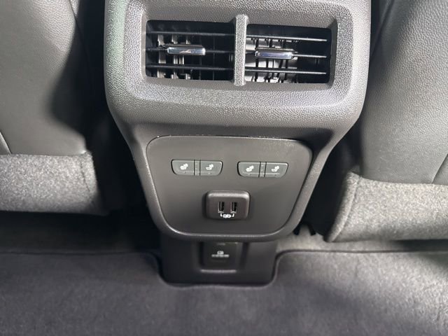 Used 2023 Chevrolet Equinox Premier image 25