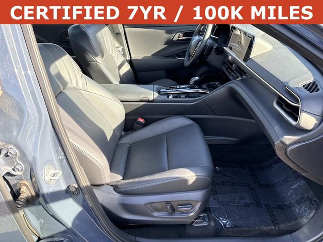 Used 2025 Toyota Crown Signia Limited image 9