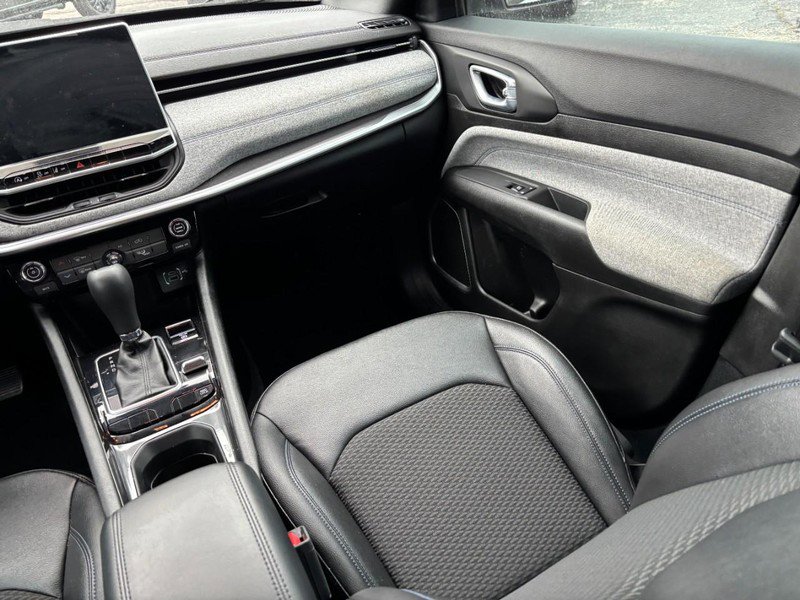 Used 2024 Jeep Compass Latitude image 15