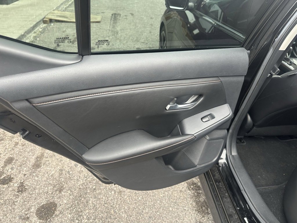 Used 2022 Nissan Sentra SR w/ SR Premium Package image 11