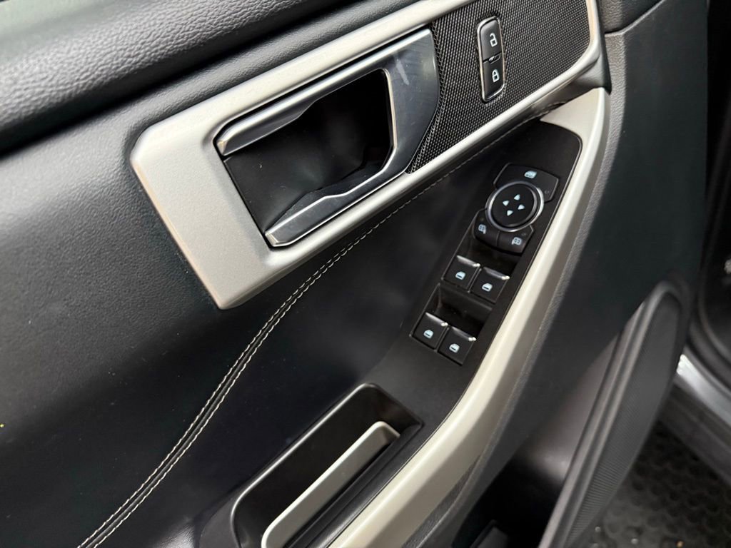 Certified 2022 Ford Explorer XLT w/ Equipment Group 202A image 25